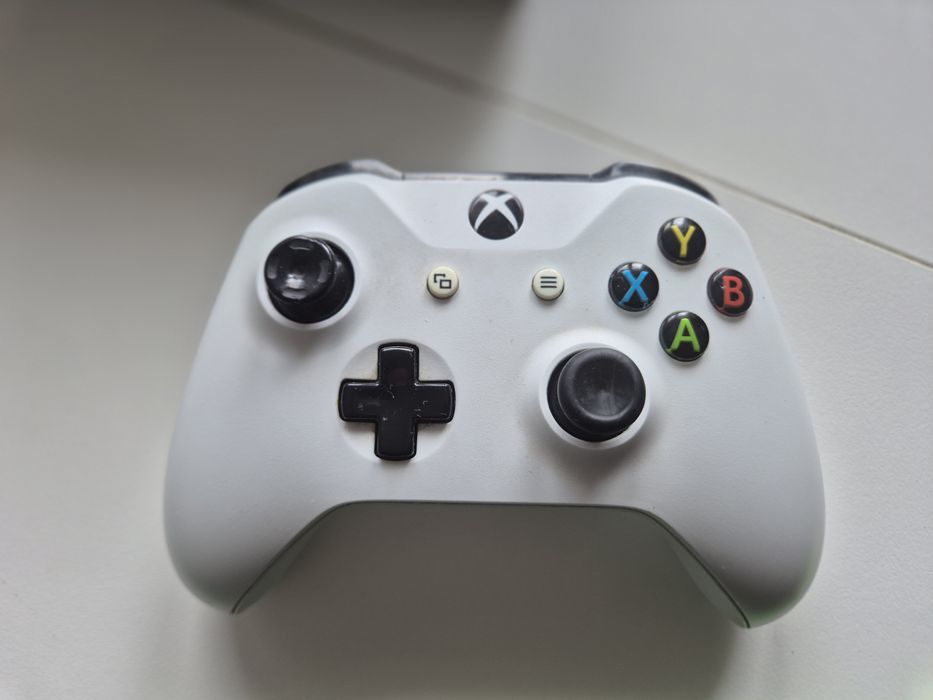 Xbox One S 1t 2 pady ładowarka, akumulatorki do padów zestaw gier