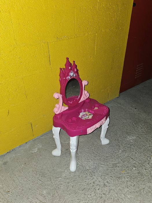 Toucador barbie semi-novo