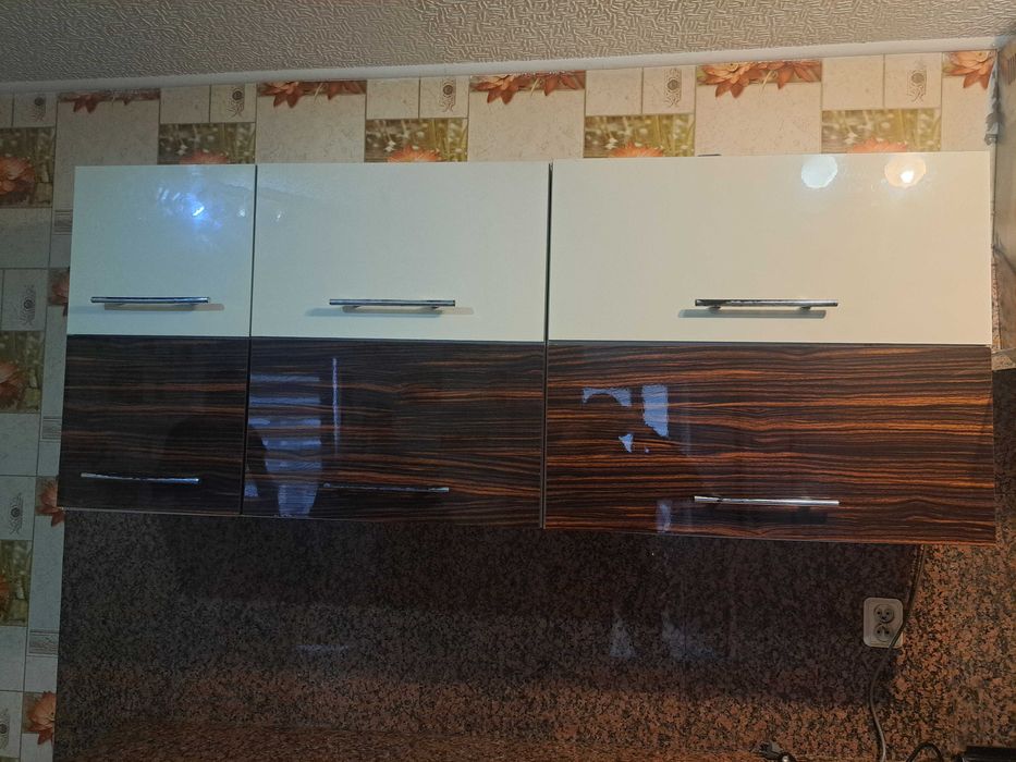 Szafki kuchenne z blatem granitowym