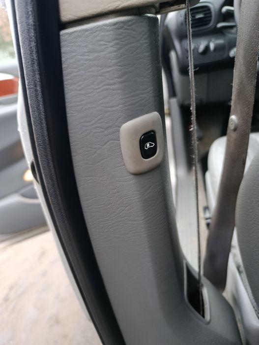 Крайслер Tawn & Country Limited 3.8i