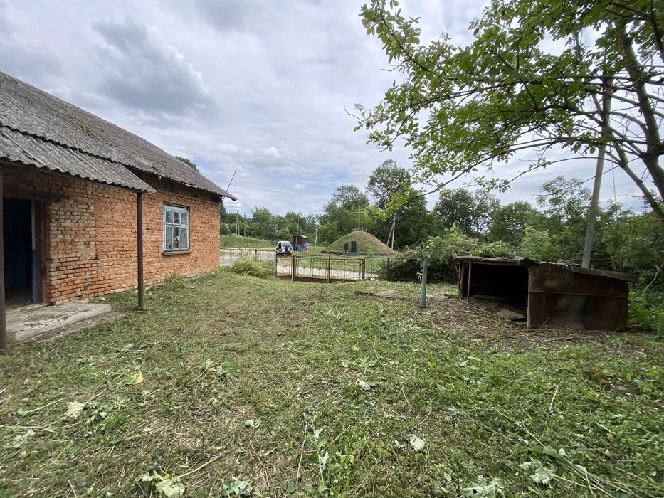 Продаж будинку з великою ділянкою