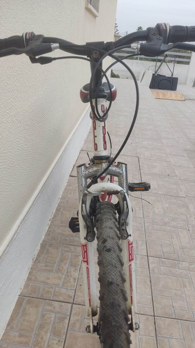 Bicicleta adulto, roda 26" com dupla suspensão.