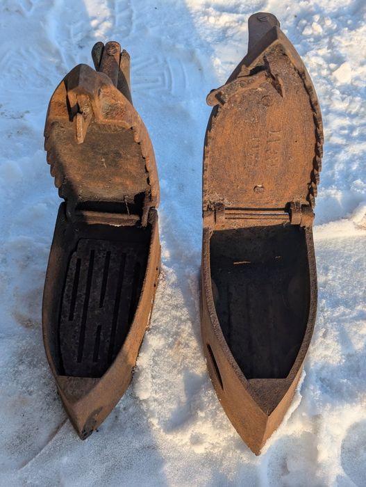 Утюг старинный на углях