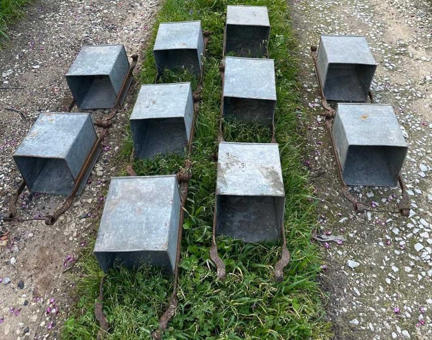 conjunto de Alcatruzes ou baldes metálicos zincados, antiguidades