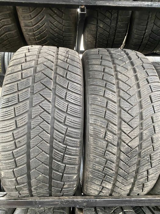 245/40R19 Dwie używane opony zimowe Vredestein