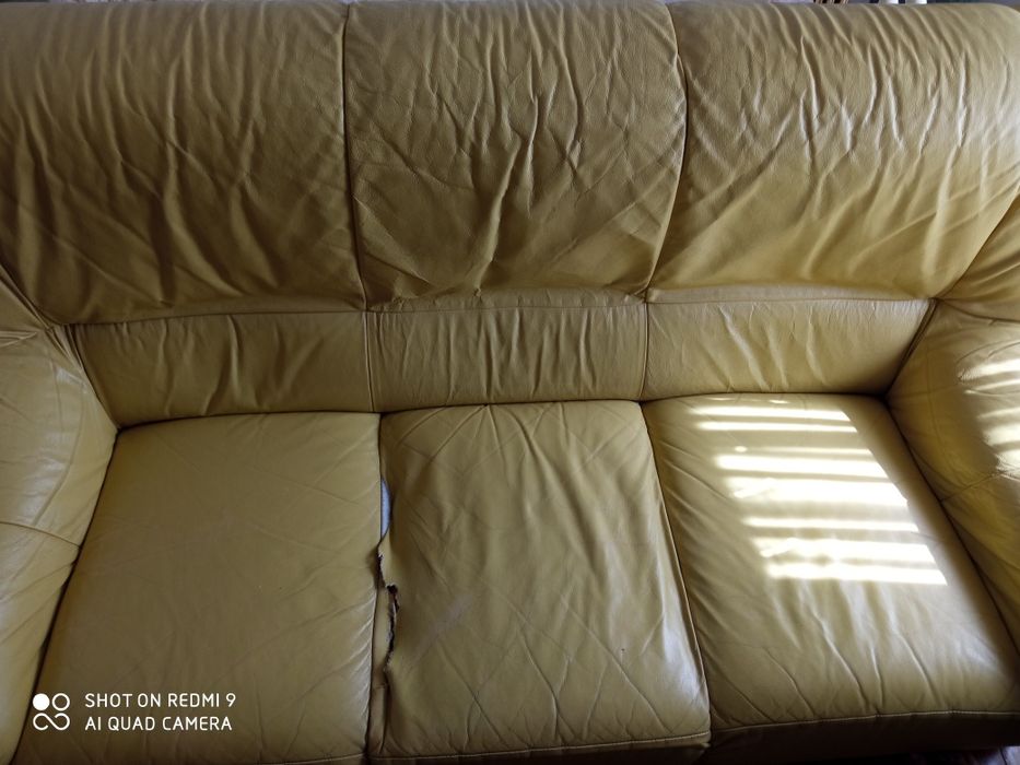 Sofá 3 lugares em pele