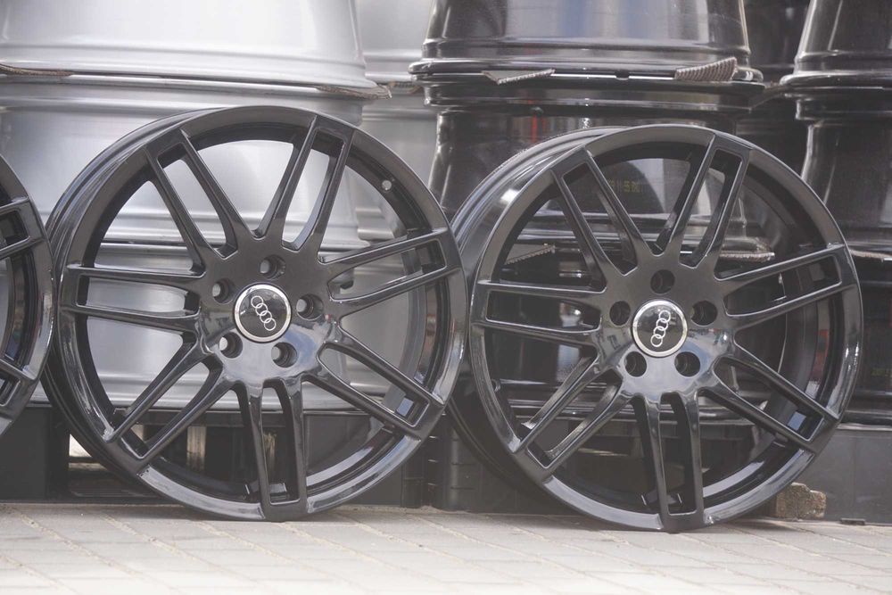 Alufelgi do Audi wzor RS4 5x112 8Jx18 et35 cb57,1mm w czarnym lakierze, nowe dekielki