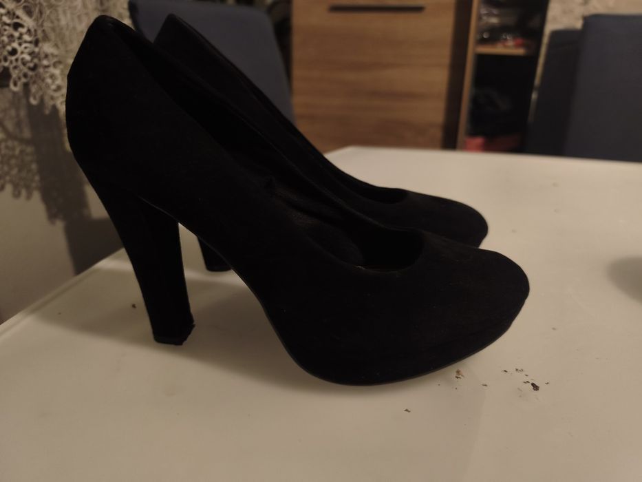 Buty na obcasie.