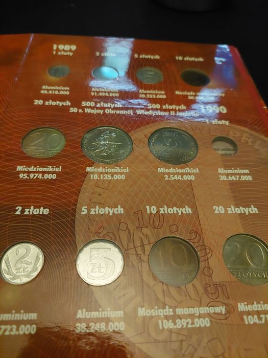 Album klaser z monetami PRL.