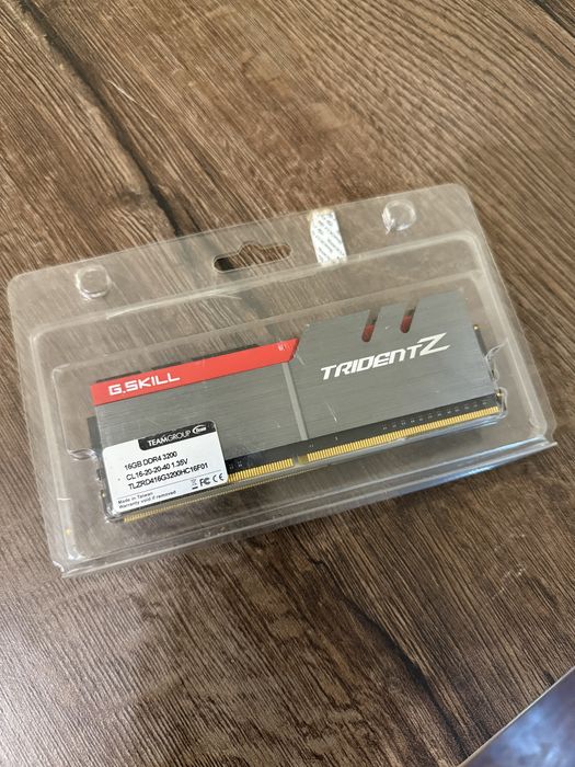 G.Skill Kit 16GB (2 X 8GB) DDR4 3200MHz Trident Z Red CL16