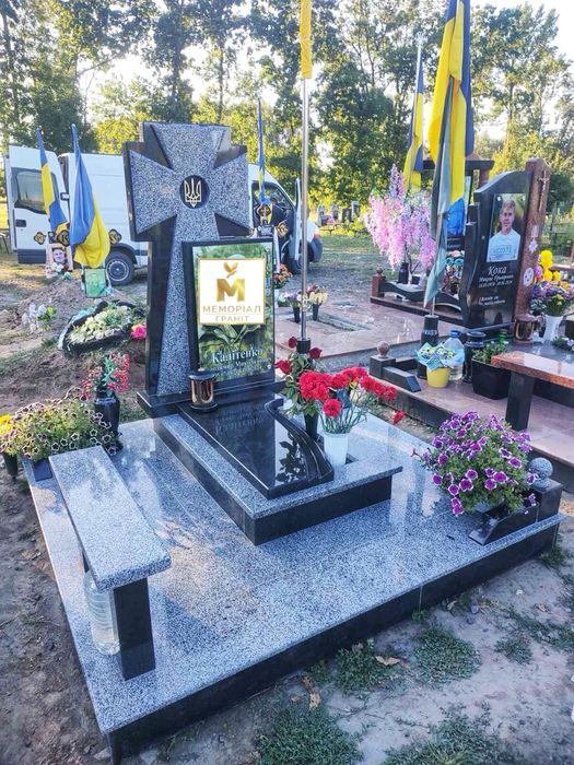 Пямяʼтники, гранітні комплекси