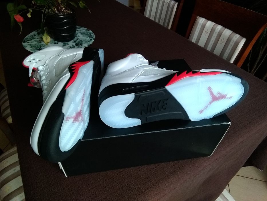r 44,5 28,5 cm) NIKE Jordan 5 Retro Fire Red Silver Tongue DA1911,-102