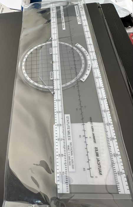 Plotter de Azimute Rotativo para cartas de Aviação