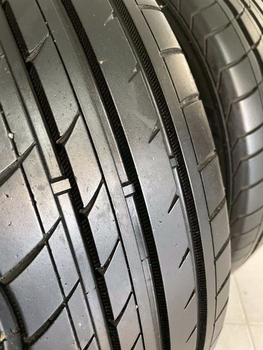 Pneus MOMO M-3 Outrun 235/45/18 ZR Novos 2unidades