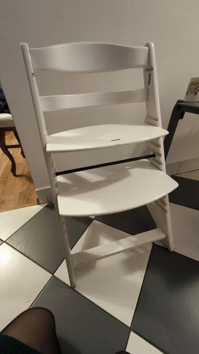 Krzesełko do karmienia drewniane