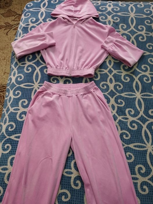 Продам велюровий костюм