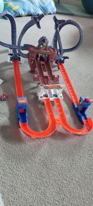 Hot wheels Marvel racer verse Pajęczynowy tor Spidermana