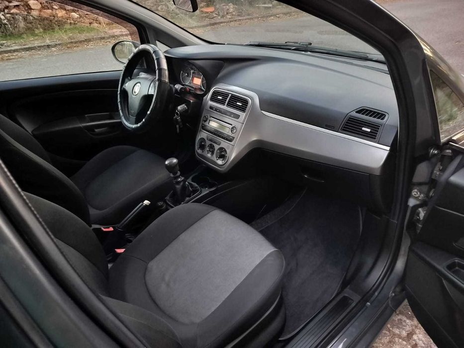 Fiat Grande Punto 1.2i - 2012 / Ar Condicionado