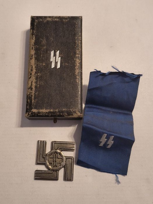 Militaria Medalha de 12 anos em  estojo das SS