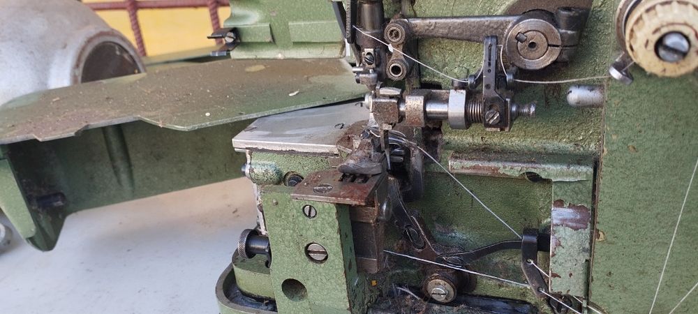 Overlock trzy nitkowy " babcia kapusta"