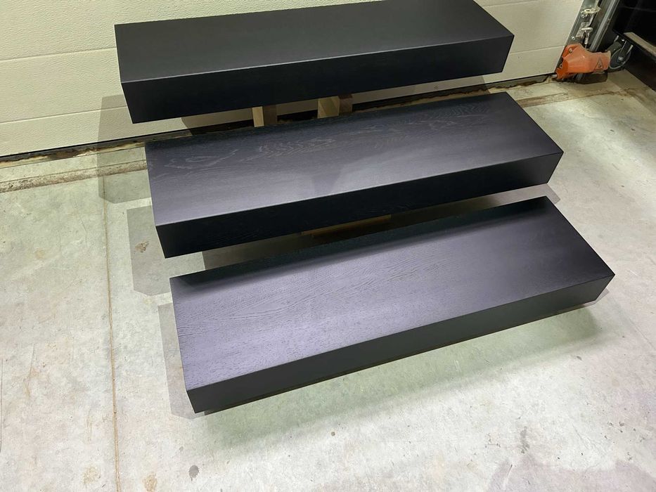 Stopnie półkowe dębowe czarne schody wspornikowe