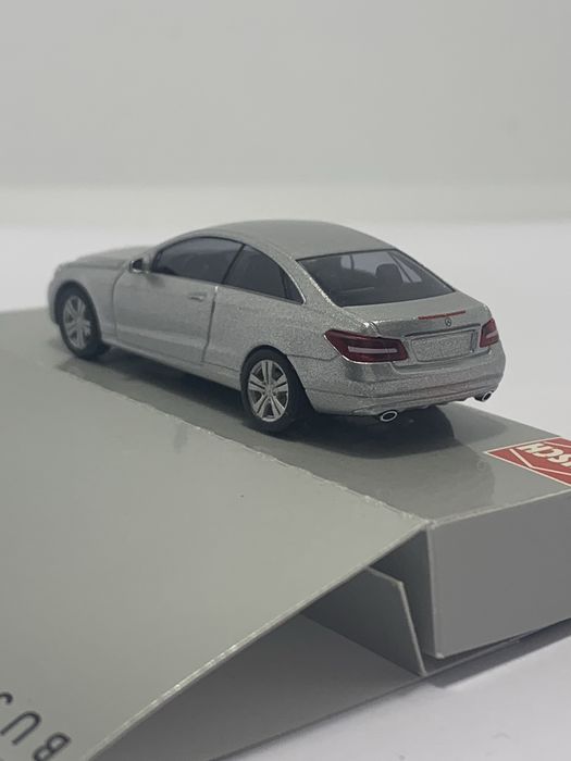 Mercedes E da Busch escala 1/87