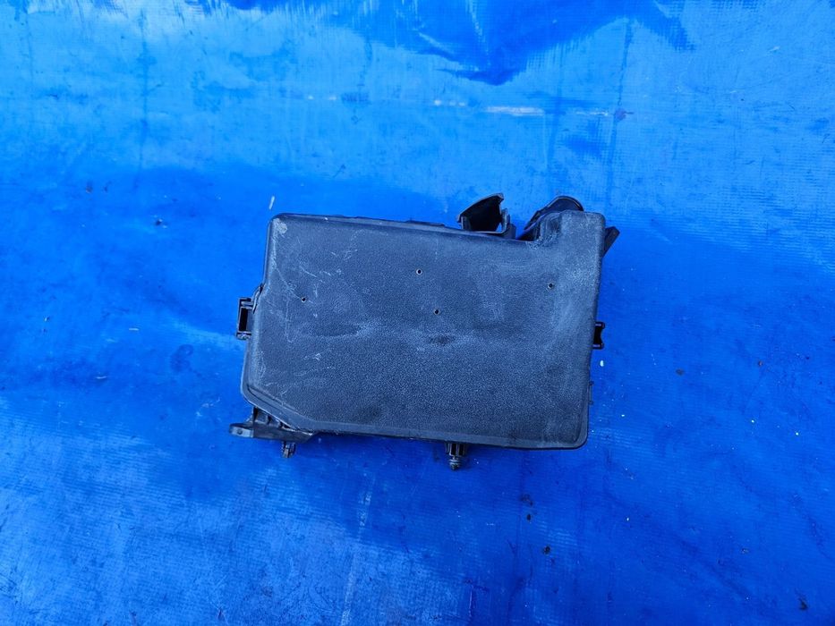 Toyota PRIUS III 09-11 skrzynka obudowa bezpieczników