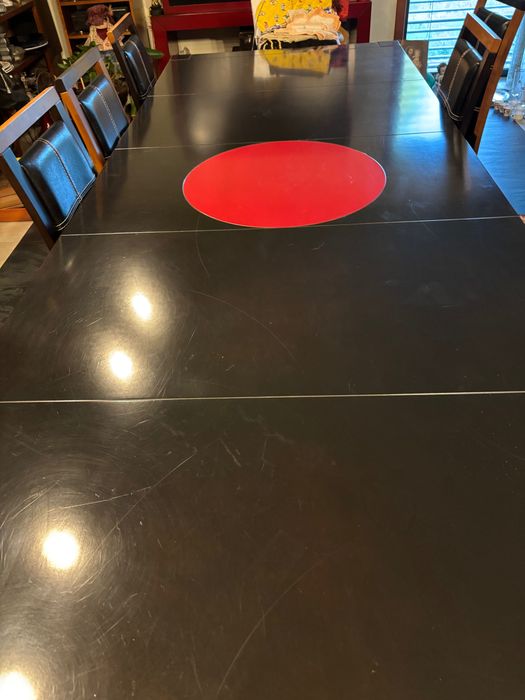 Mesa de sala de jantar com 12 cadeiras