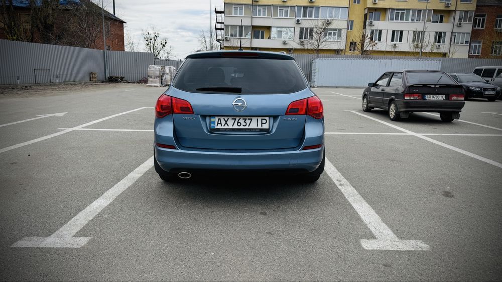 Продам Opel Astra j 2010