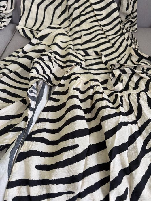 Сукня в енімал принт НМ