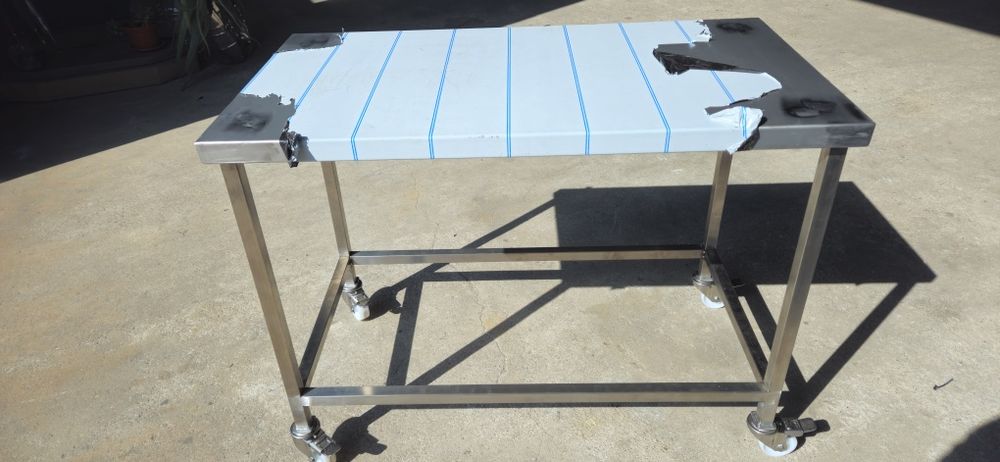 Mesa em INOX com rodas para hotelaria restaurante