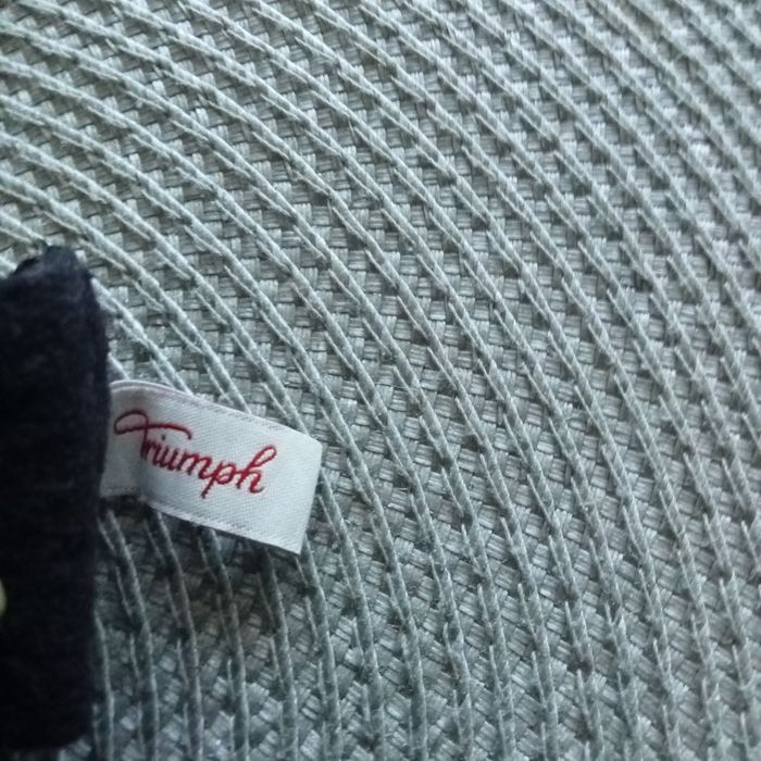 Biustonosz duży, czarny Triumph 75F