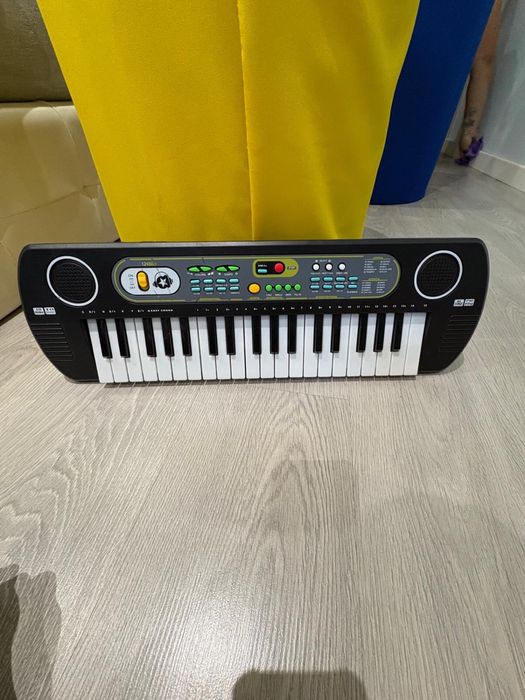 Vendo piano como novo usado uma vez