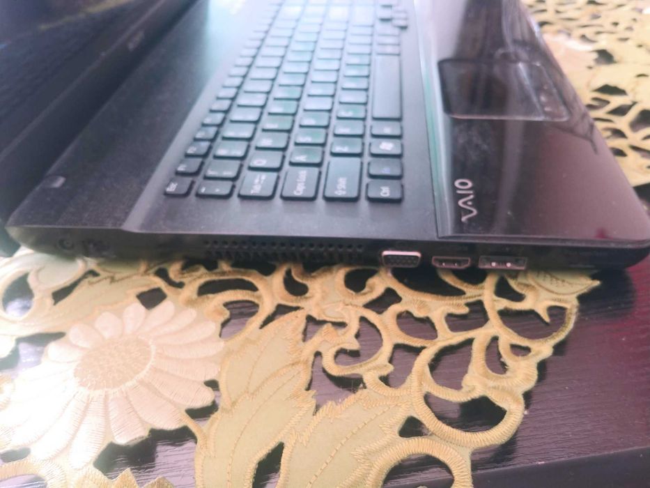 Laptop sony vaio 9111m  VPCEC3M1E 320hdd, 4gb ram / i5-2,53ghz
