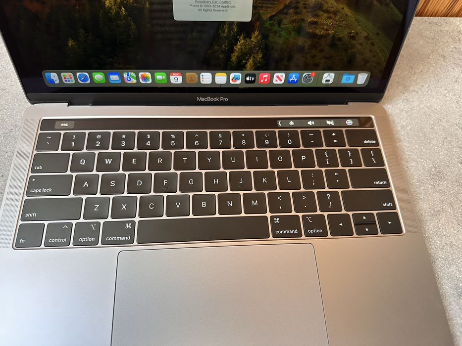 Макбук Apple Macbook pro i7 16gb 512gb в гарному стані