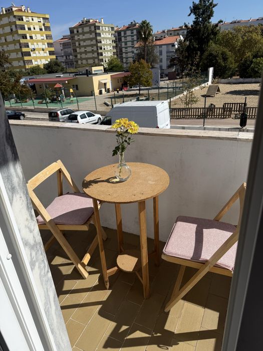 Arrendo quarto com varanda