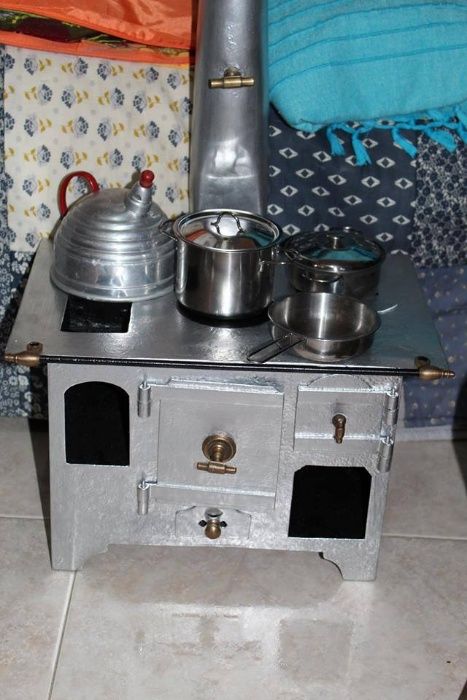 Fogão   de ferro a lenha ,antigo