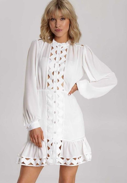 Biała sukienka mini rozmiar M z falbankami i wstawkami z koronki