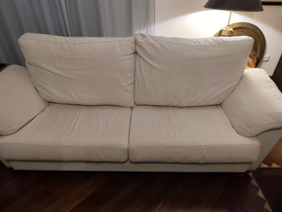 Sofá de salão em cor bege C/2.10x0,90x0,90m