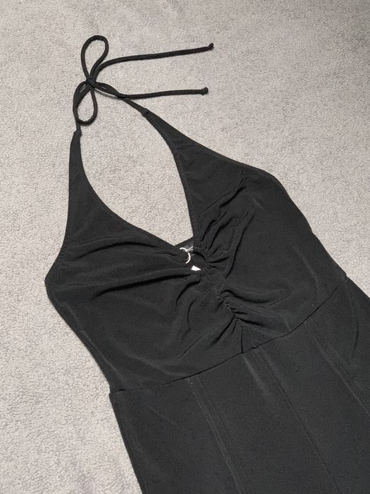 czarny wiązany kombinezon