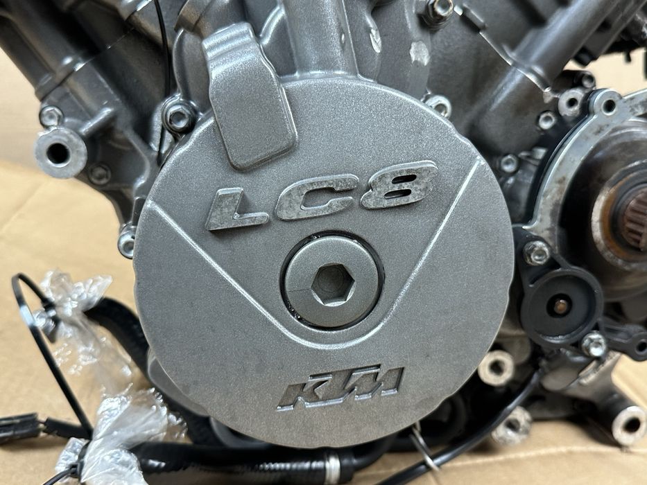 KTM 950 SM LC8 ADV Silnik Motor Engine