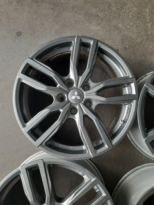 (024) Felgi 17" 5x114,3 ET 38 7j - Mitsubishi