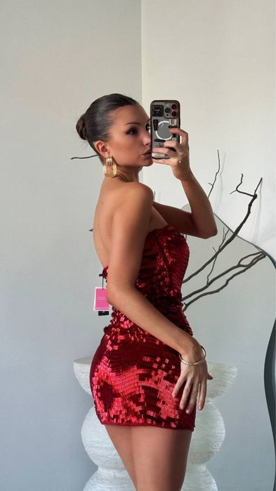 Святкова червона сукня, нова, на новий рік