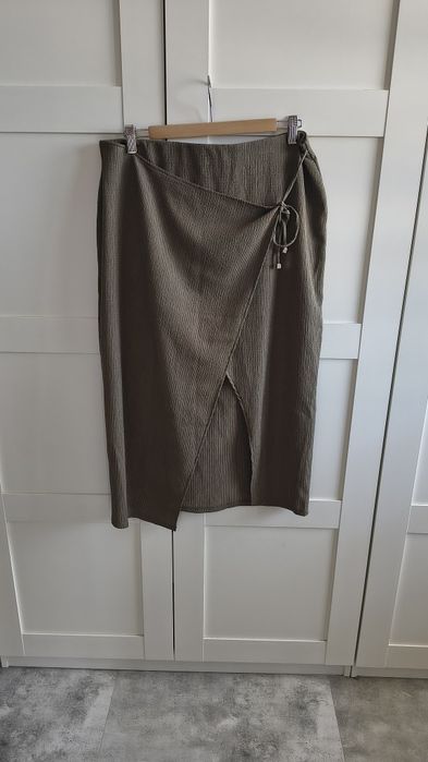 Kopertowa spódniczka midi khaki H&M z wiązaniem L