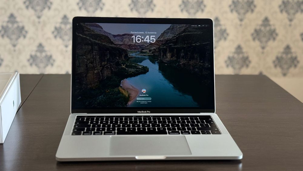 MacBook Pro 2018, 8GB RAM, 512GB SSD, Intel Core i5 Rezerwacji  do 04.05