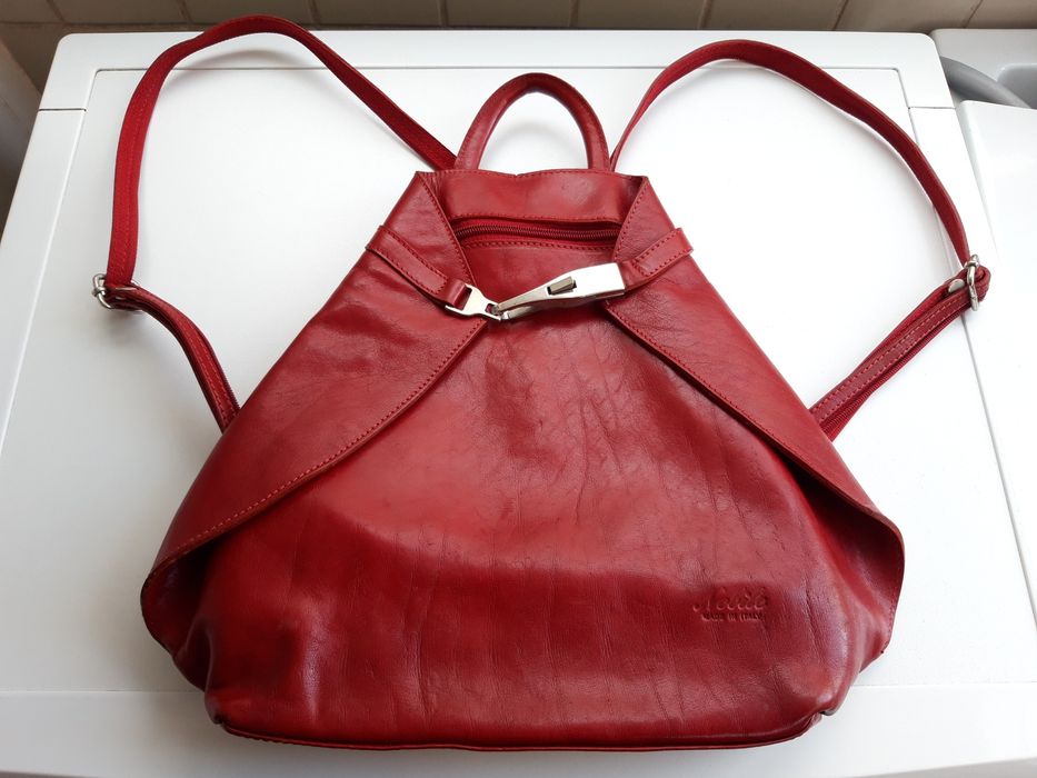 Carteira/Mochila italiana de cor vermelha