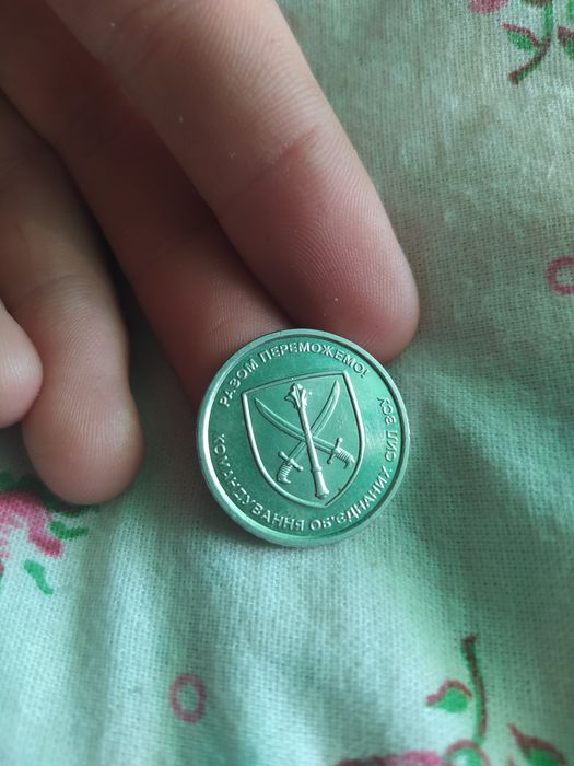 Продаю монету 10грн кому нада пишіть продам це редка монета