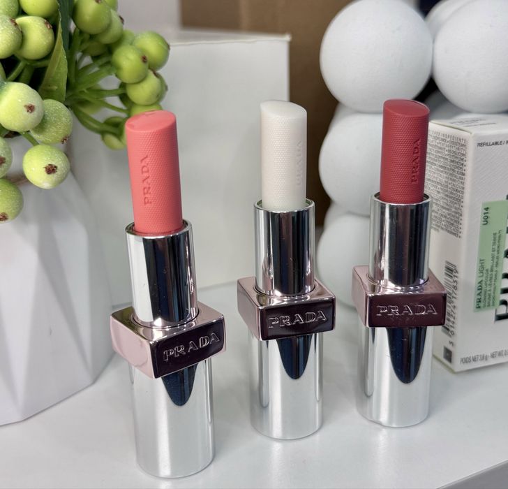 Бальзам для губ  PRADA LIGHT Glowing Lipcolor