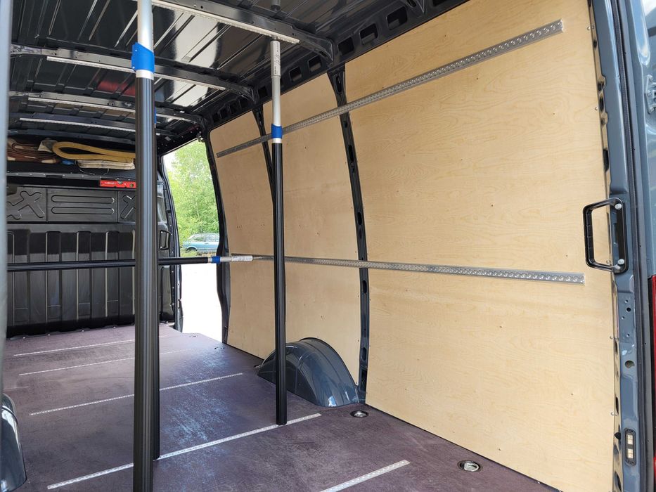 Zabudowa busa, zabudowy busów z tworzywa i sklejki Iveco Daily