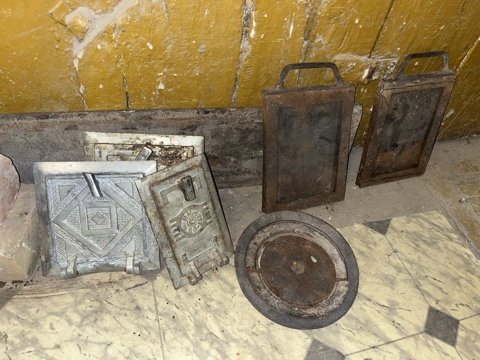 żeliwna zasuwa szyber szybra ze starej kuchni kaflowej